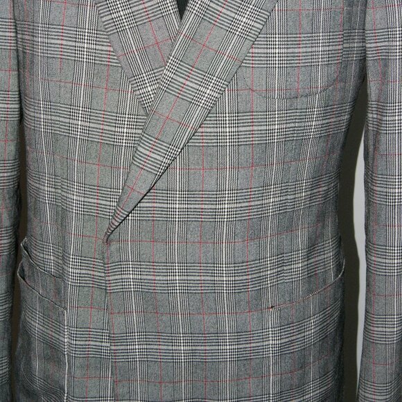 Single Hidden Button Closure Suit - Picture 6 of 7